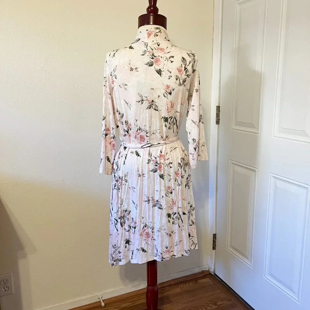 Pink Rose Robe - Picture 2 of 6